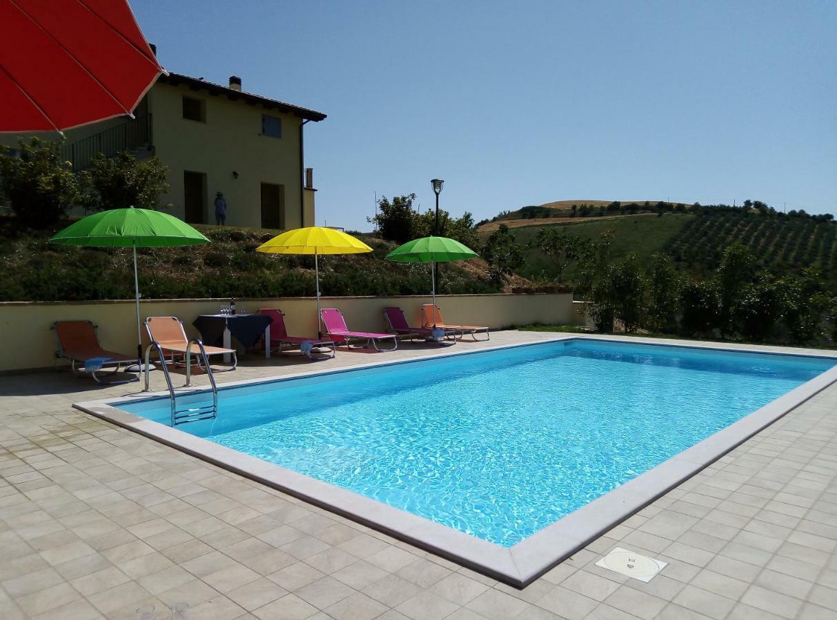 Agriturismo Terra Dei Falchi Castilenti Exterior photo